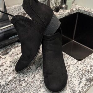 Arizona Jean Company Black Ankle Booties